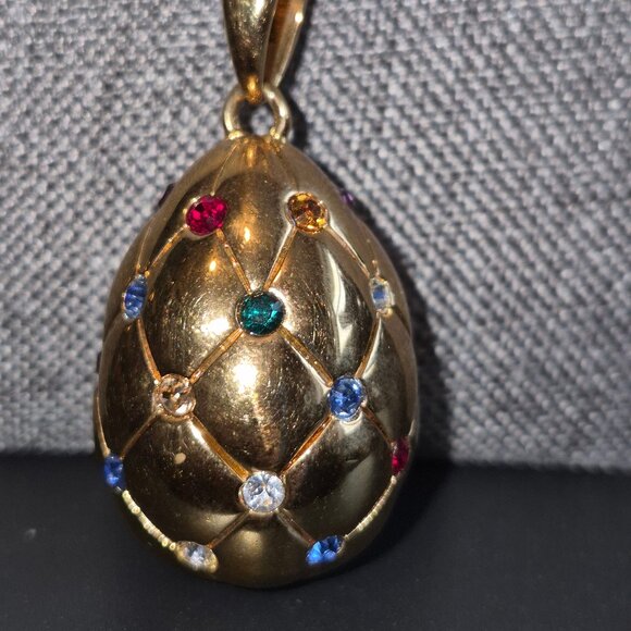 Vintage Joan Rivers Faberge Egg Gold Tone Pendant Necklace - Picture 2 of 4
